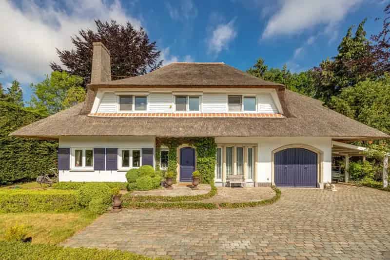 VILLA OP 2.090 m²