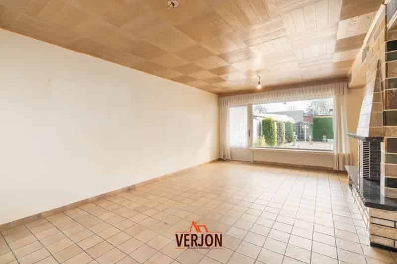Woning met zuidgerichte tuin te koop in Kachtem!