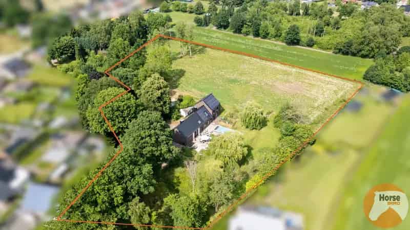 BERINGEN - Achterin gelegen woning op 1ha45