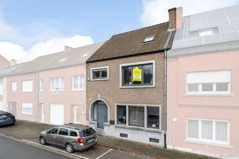 Ruime rijwoning met 4 SLPK, terras en gunstig EPC!