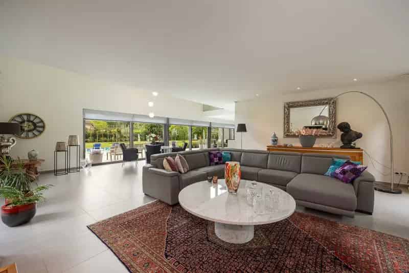 BRASSCHAAT - Moderne en vrijstaande villa met zwembad