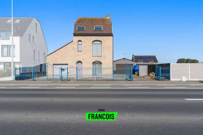 Huis te huur Westende: Ruime woning met tuin en garage