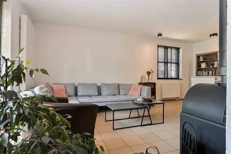 Verrassend ruime half open bebouwing 4 slpks / garage / car-port