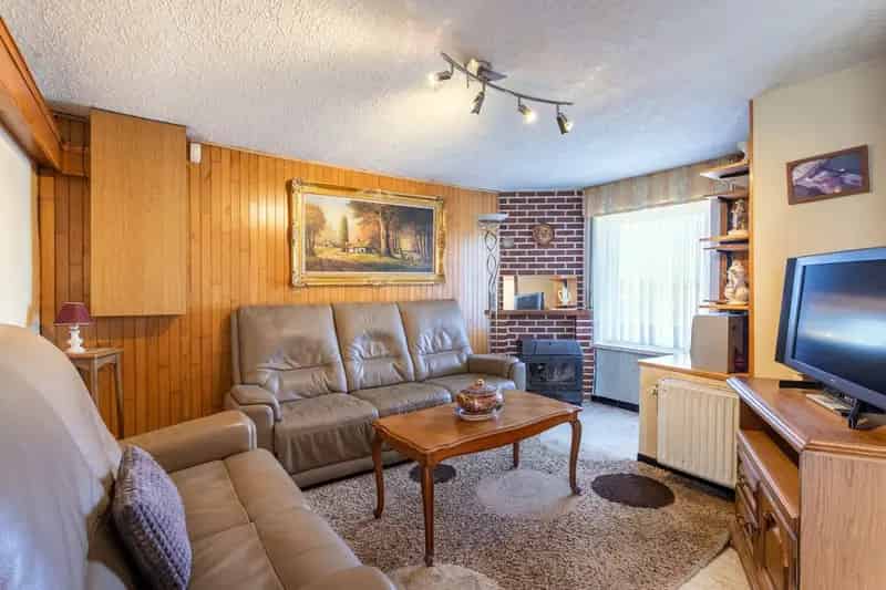Te renoveren woning met 3 slaapkamers, loods en weide op 59a in het groene Pepingen