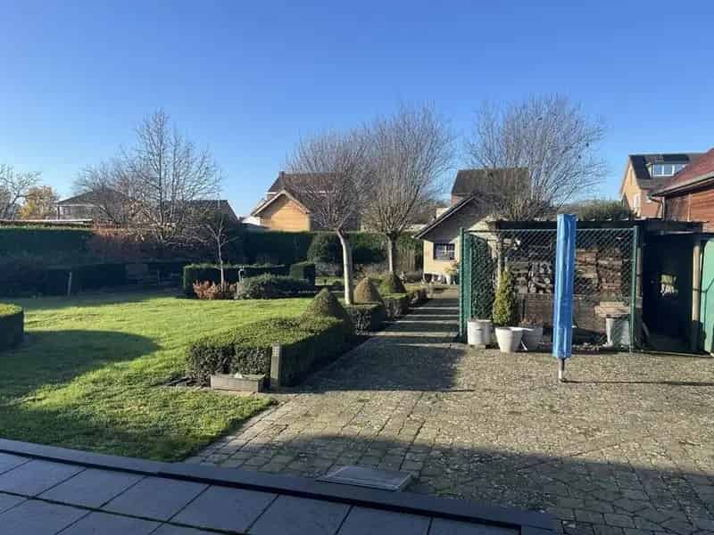 Verrassend ruime, instapklare, vrijstaande woning met inpandige garage