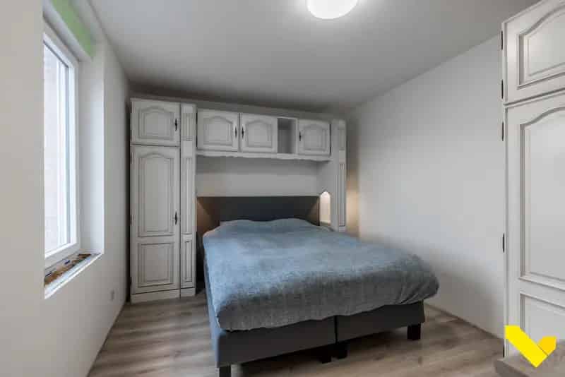 Deels Gerenoveerde Woning Met Leuk Tuintje.