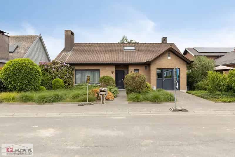 Charmante en perfect onderhouden bungalow met prachtige tuin
