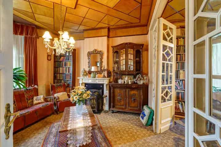 Karaktervolle woning met 4 slpk op 10a 31ca te Blaasveld