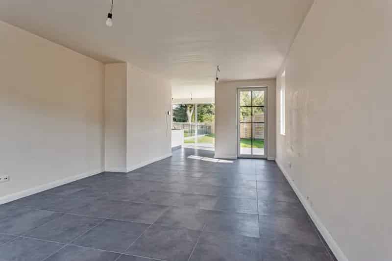 Ruime en kwalitatief afgewerkte nieuwbouw (HOB) met 3 ruime slpks op 412 m² te Olen !