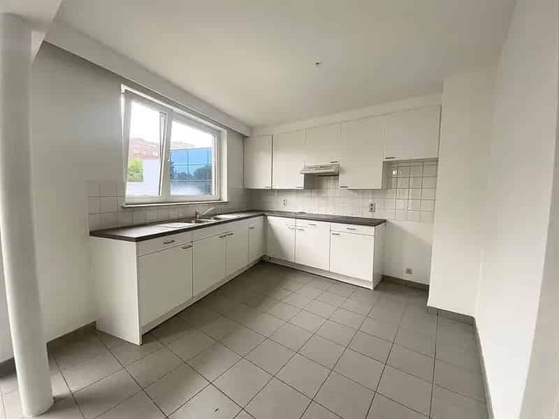 Appartement met twee slaapkamers en staanplaats nabij het centrum van Aalst