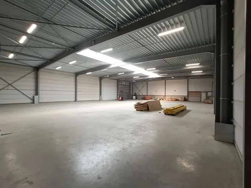 Industrieel gebouw te huur in Lint
