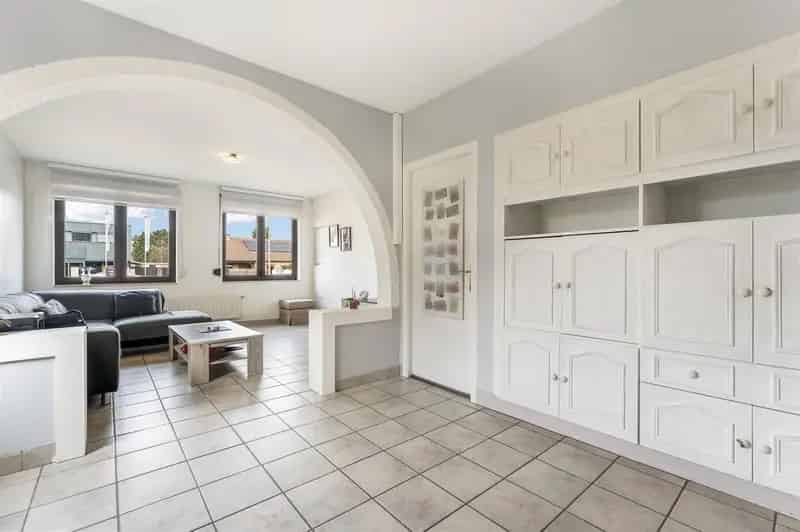 OP TE FRISSEN WONING MET POTENTIEEL GELEGEN OP EEN ZONNIG PERCEEL VAN 7A14CA TE PAAL