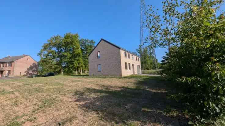 Ruime gezinswoning te Aye met 3 slaapkamers en garage