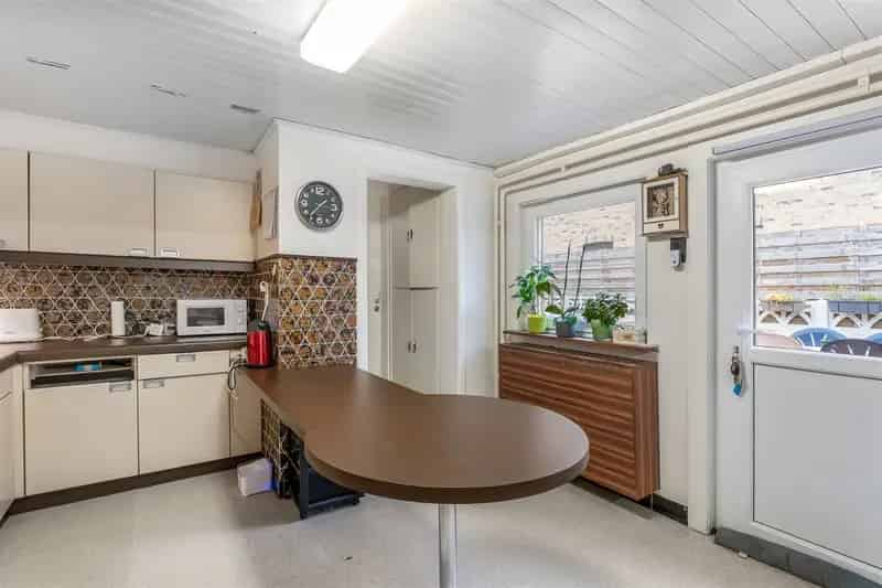 CHARMANTE, OP TE FRISSEN WONING MET TAL VAN MOGELIJKHEDEN OP RUIM PERCEEL TE KOERSEL