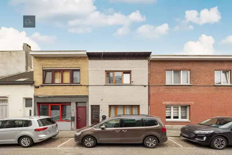 Ontdek deze charmante rijwoning in het hart van Merksem!