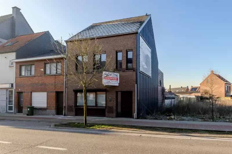 Instapklare half open bebouwing in centrum Mol.