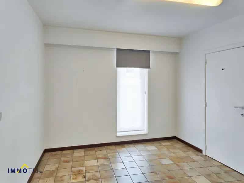 Handelsruimte te huur van 40m² in het dorpscentrum.