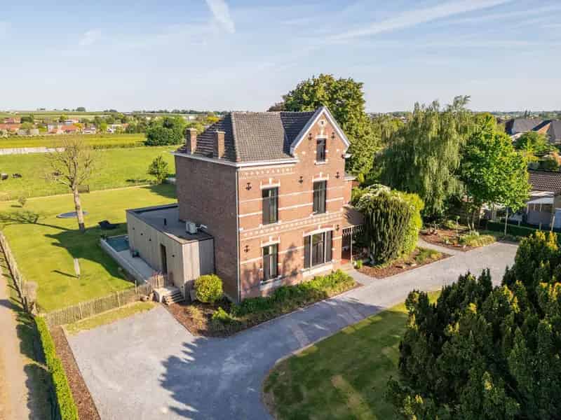 Karaktervol herenhuis met modern comfort in een groene, landelijke setting