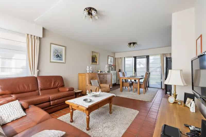 Instapklare woning met tuin in een rustige buurt.