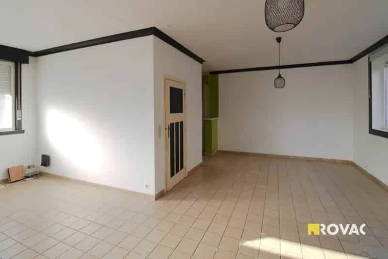 Te renoveren hoekwoning met garage!