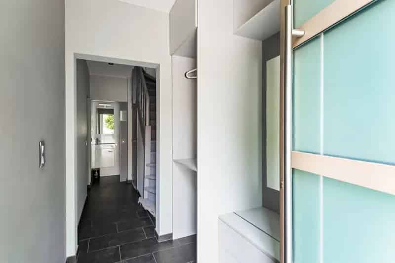 Op te frissen woning met 5 slaapkamers, oprit en tuin (90m²)