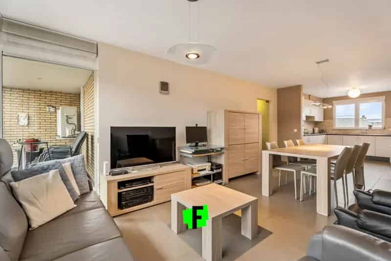Instapklaar appartement met zuidgericht terras en garageoptie in hartje Poperinge