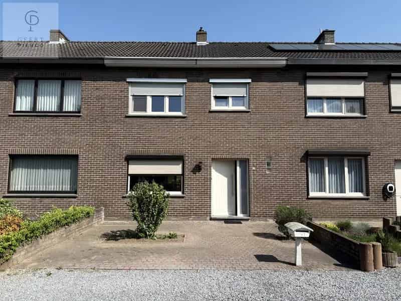 Instapklare rijwoning gelegen aan de stadsrand van Sint-Truiden en op wandelafstand van het commerciële stadscentrum, het station en vele sportfaciliteiten.