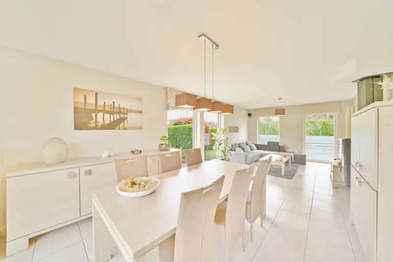 Perfect onderhouden halfopen woning met tuin in hartje Oudenburg