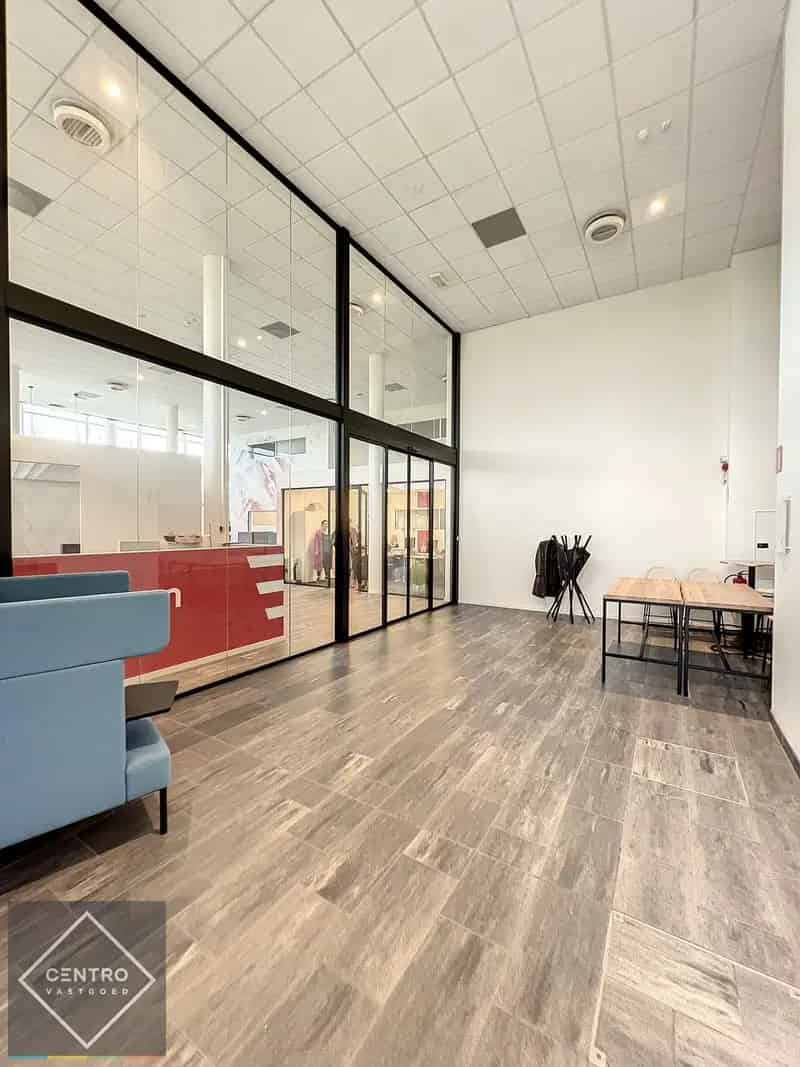 Instapklare KANTOORRUIMTE (± 225m²) - ALL-IN formule (huur, verbruik, randaccomodatie, etc.) te IEPER.