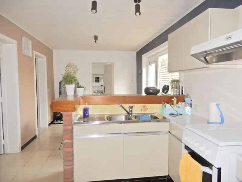 Halfopen woning te Meulebeke.