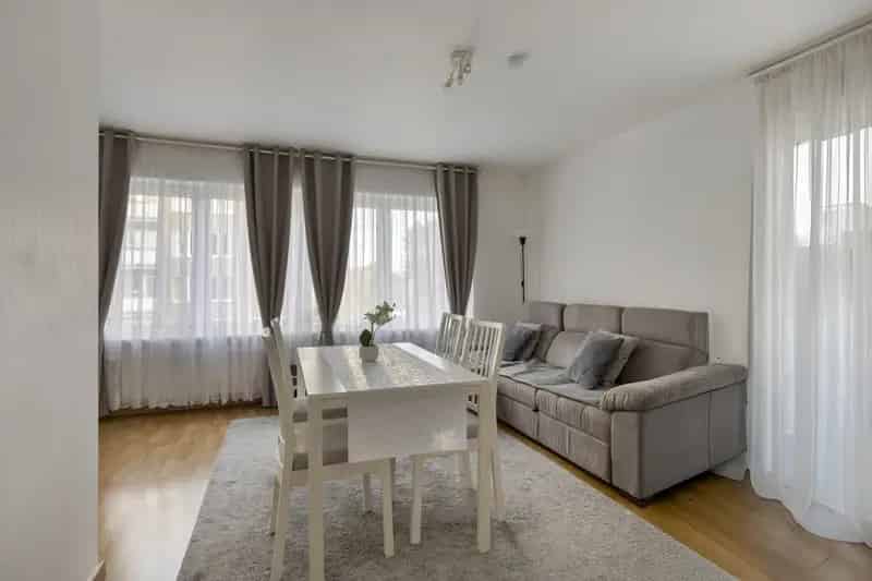Appartement met 2 slaapkamers, veranda, tuin & garage