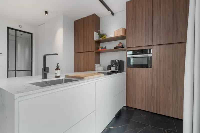 Appartement met terras en staanplaats te koop in Zwijnaarde!