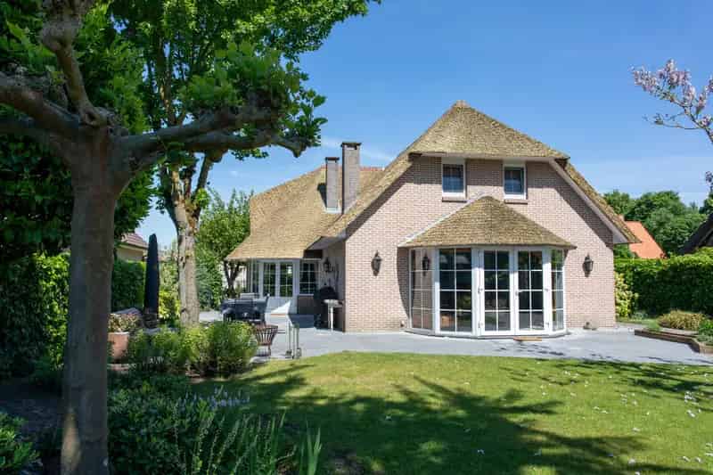 Huis te huur Essen Heikant: Ruime woning met zwembad