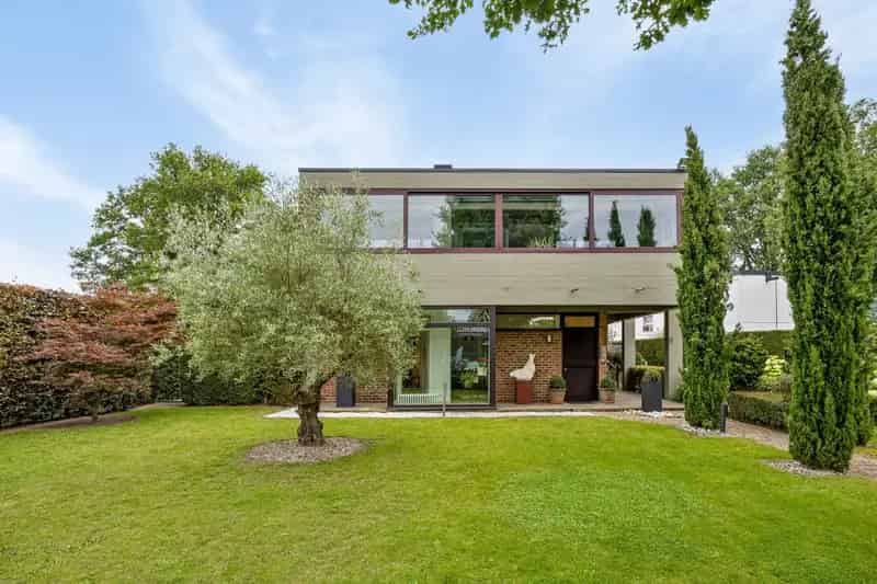 UNIEKE, TIJDLOZE ARCHITECTURALE VILLA MET KANTOOR-/ PRAKTIJKRUIMTE OP TOPLOCATIE IN HASSELT