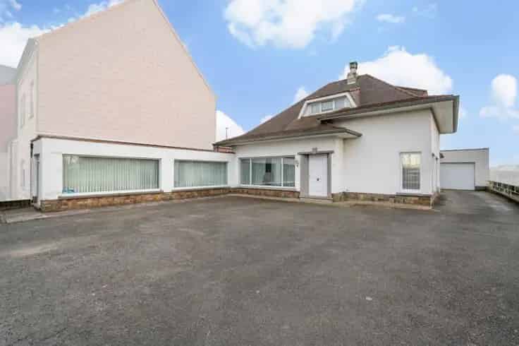Huis Te Koop Idegem: Ruime Handelswoning met Werkhuis