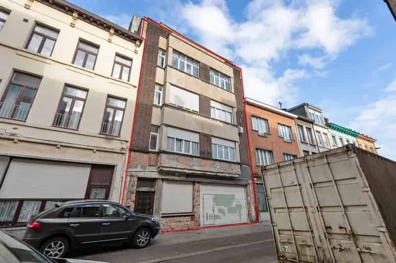 Building (811m²)  met 3 appartementen en garage op centrale ligging
