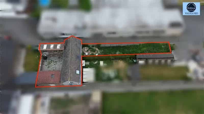 Te renoveren woning met binnenkoer en tuintje