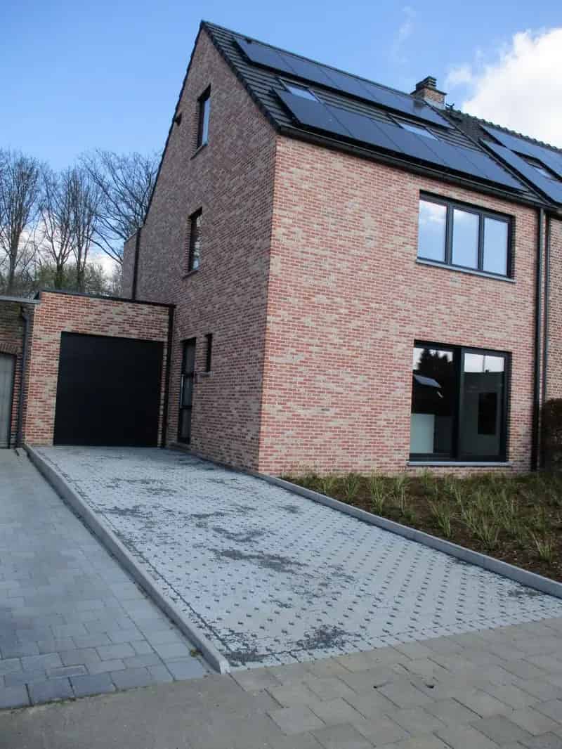 Nieuwe instapklare halfopen BEN woning op toplocatie