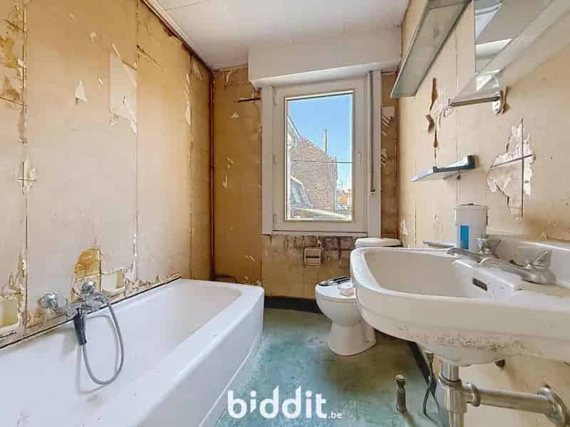 HANDELSPAND EN TWEE APPARTEMENTEN