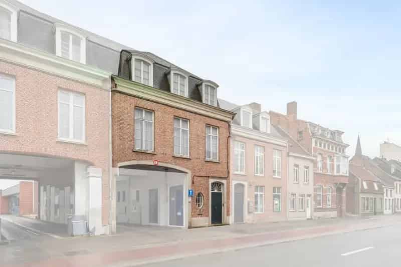 Karaktervolle woning met statige ruimtes in centrum Eeklo