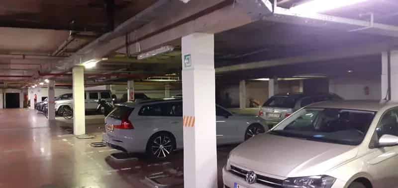 2 Ruime Autostaanplaatsen Antwerpen