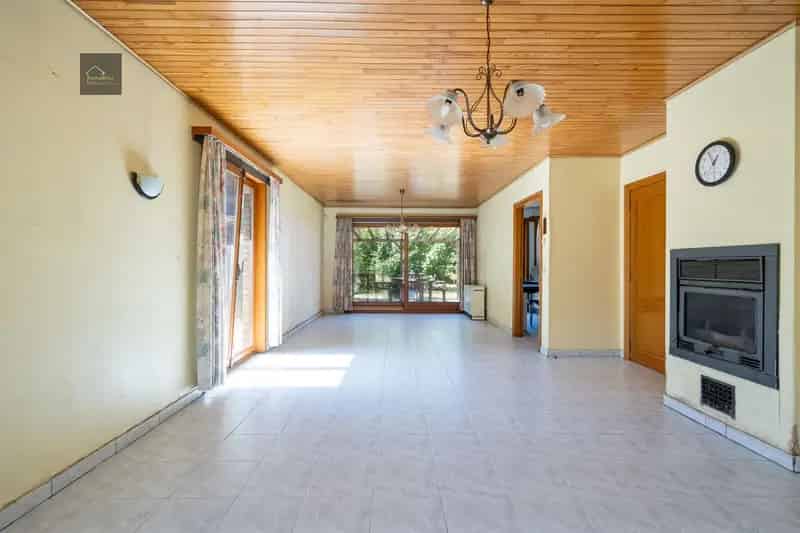 Te renoveren laagbouwvilla met private tuin en garage