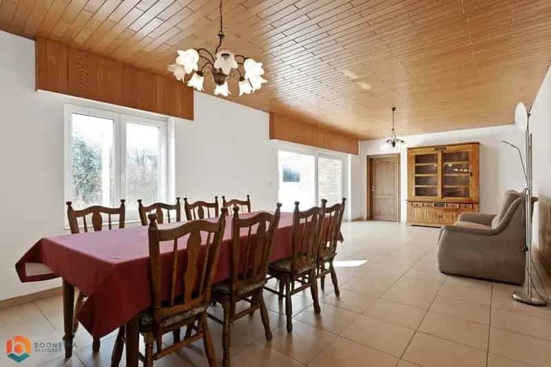 Gelijkvloerse villa met 3 slpkrs op 1335m² te Tildonk