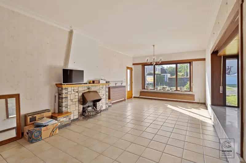 Grondig te renoveren woning met zeer veel mogelijkheden op een topligging te Vremde!