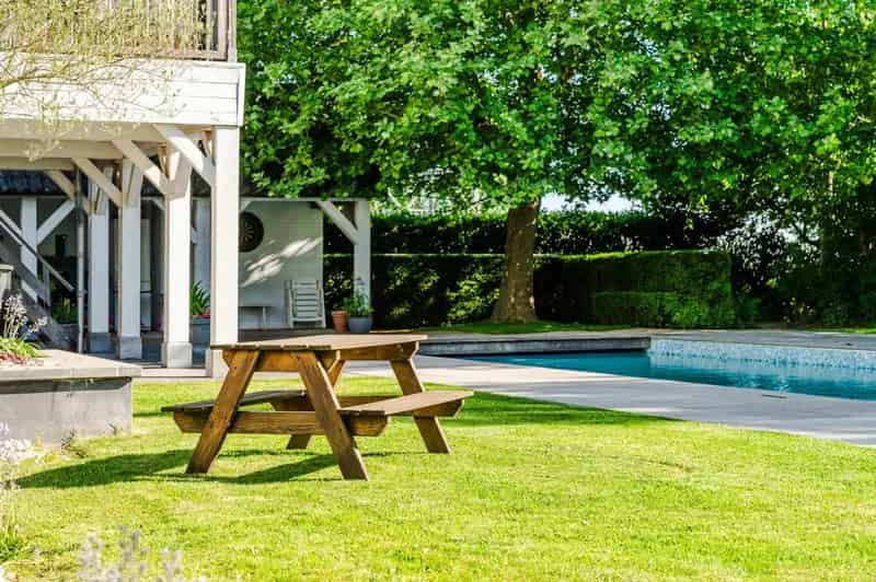 Uitzonderlijke villa met zwembad en riante tuin in hartje Temse!