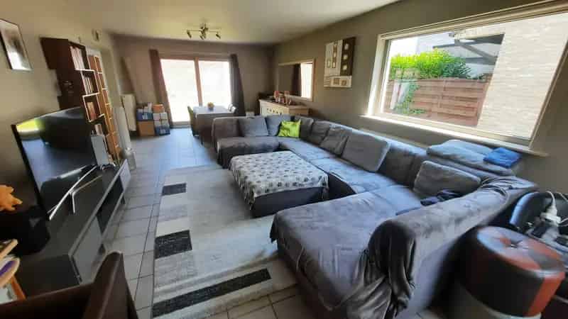 Halfopen woning met tuin en garage in Poperinge.