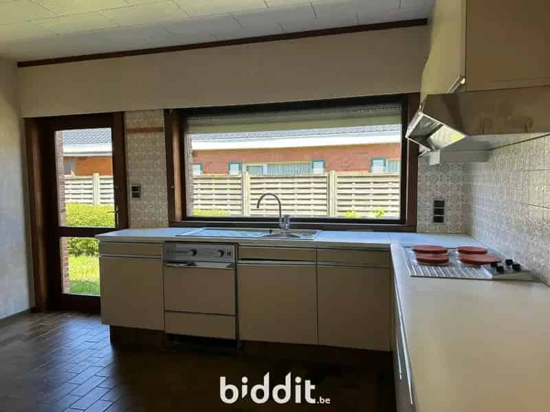 Woning met 2 slaapkamers, tuin en garage