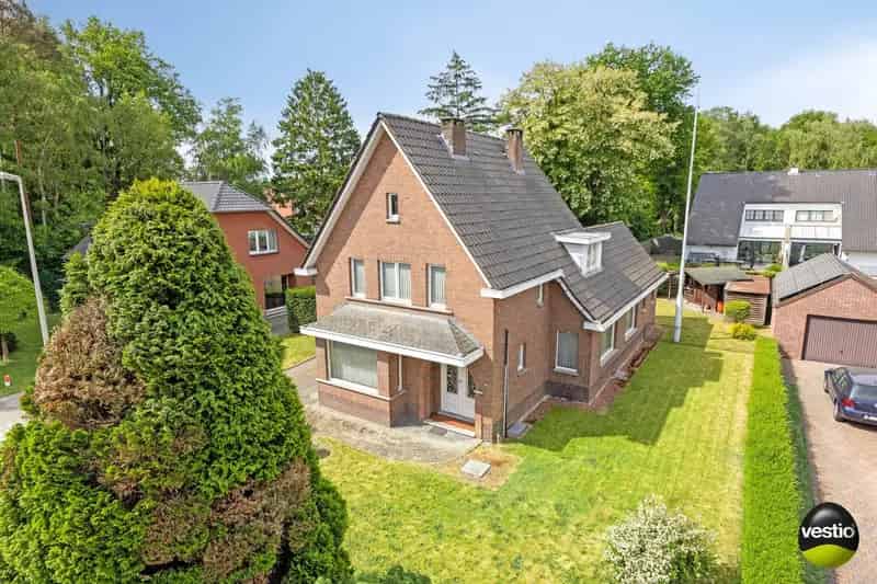 Charmante gezinswoning met drie slaapkamers op rustige, centrale ligging te Genk
