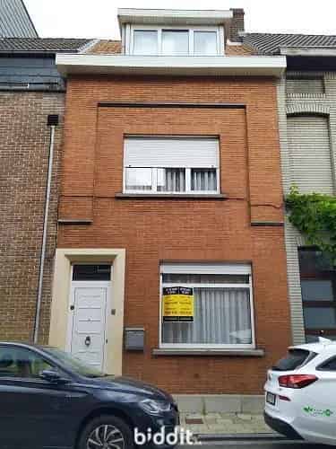 GUNSTIG GELEGEN WONING