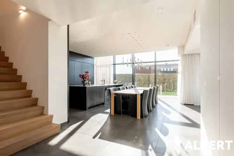 Unieke eigentijdse villa met zwembad